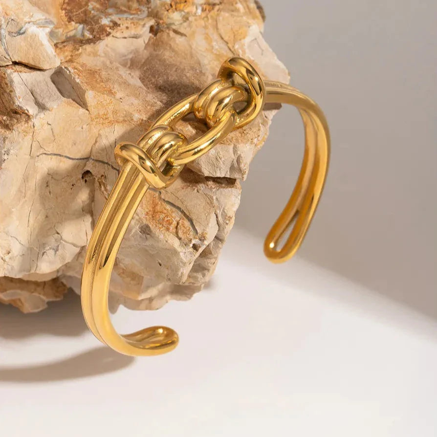 Luce Gold Knot Bangle