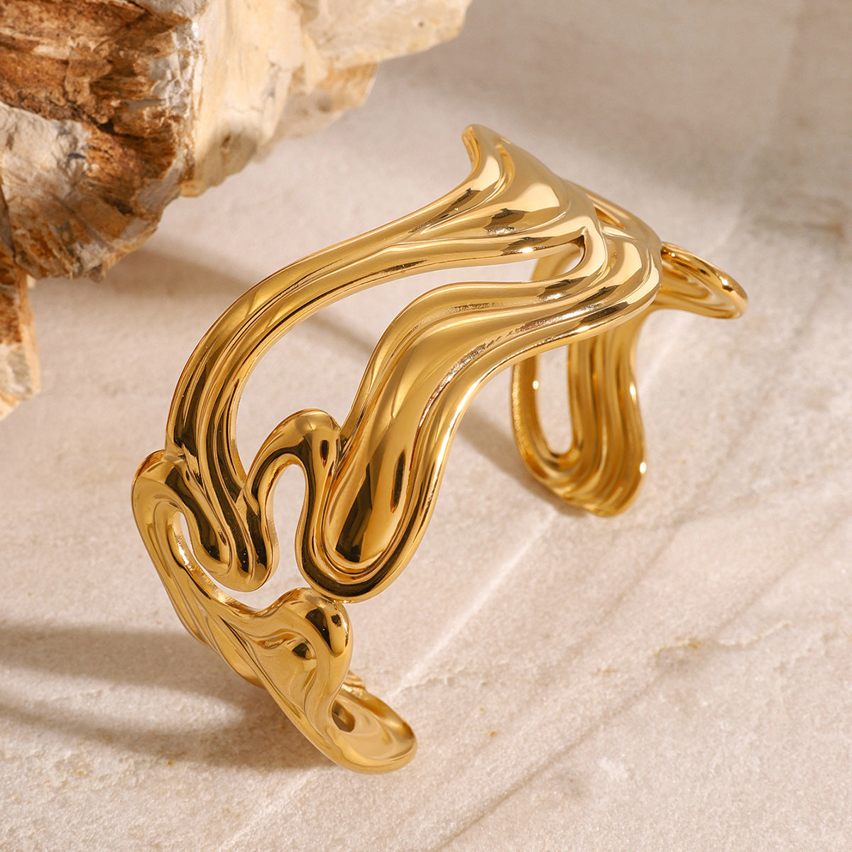 Anissa Wavy Gold Bracelet