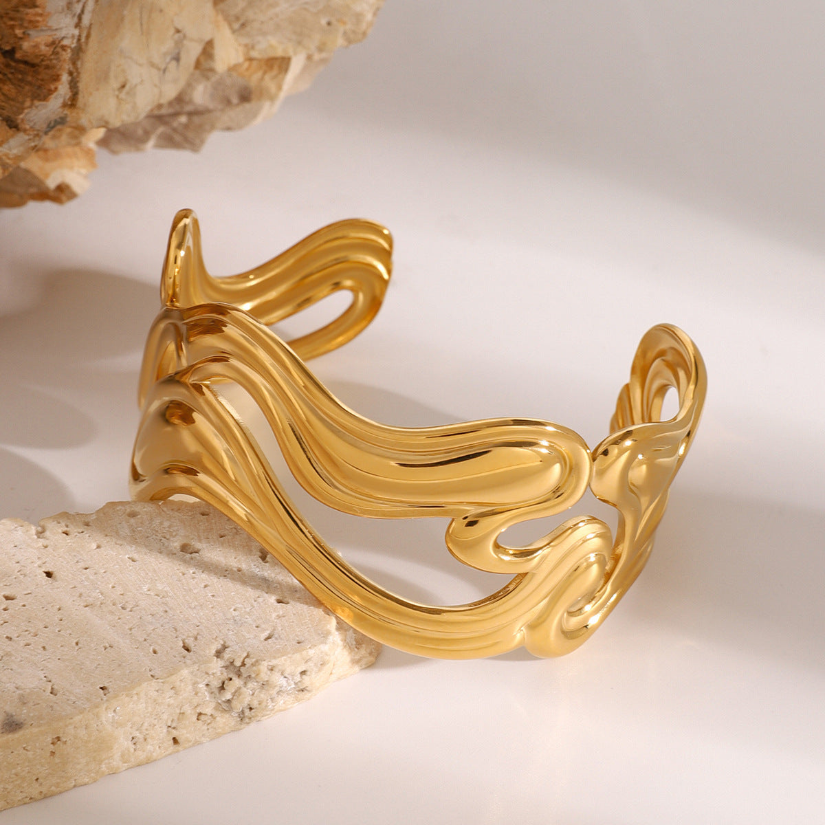 Anissa Wavy Gold Bracelet