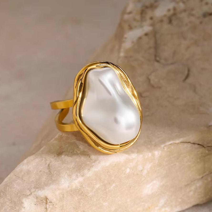 Charis Gold Pearl Ring